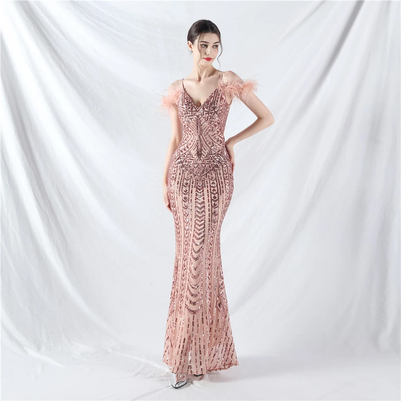 Robe de soirée haut de gamme ornée de perles florales et de plumes d'autruche. view 91