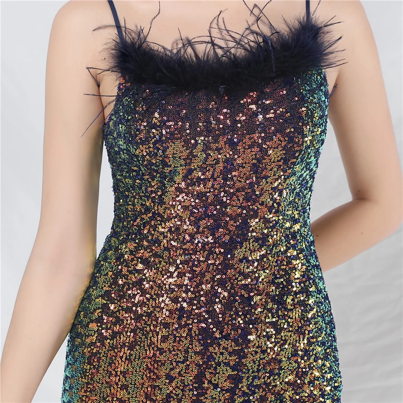 Robe de soirée de luxe ornée de plumes d'autruche et de sequins, idéale pour un banquet. view 56