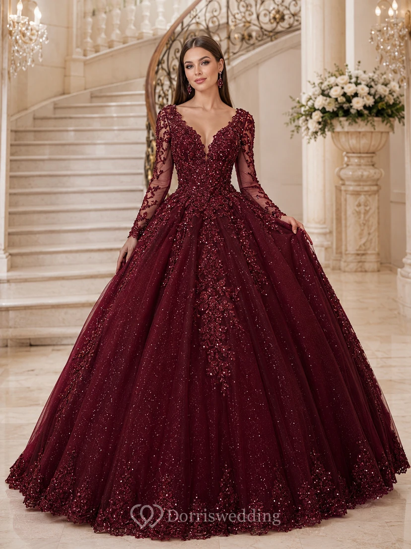 Vestido de quinceañera largo hasta el suelo, color borgoña, con escote pronunciado, manga larga, tul ilusión, encaje, lentejuelas, apliques y espalda en V profunda.
