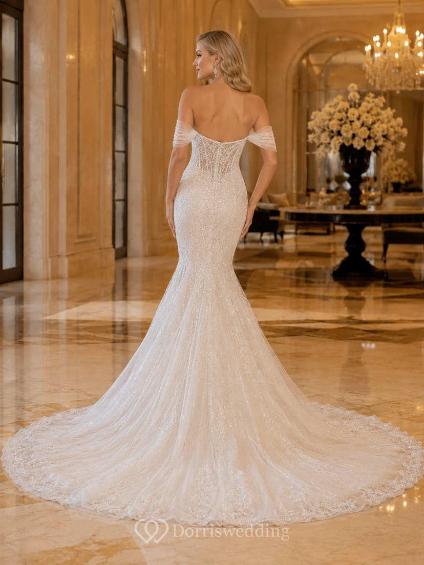 Robe de mariée sirène en dentelle et tulle, épaules dénudées, manches courtes, traîne chapelle, dos corset lacé view 2