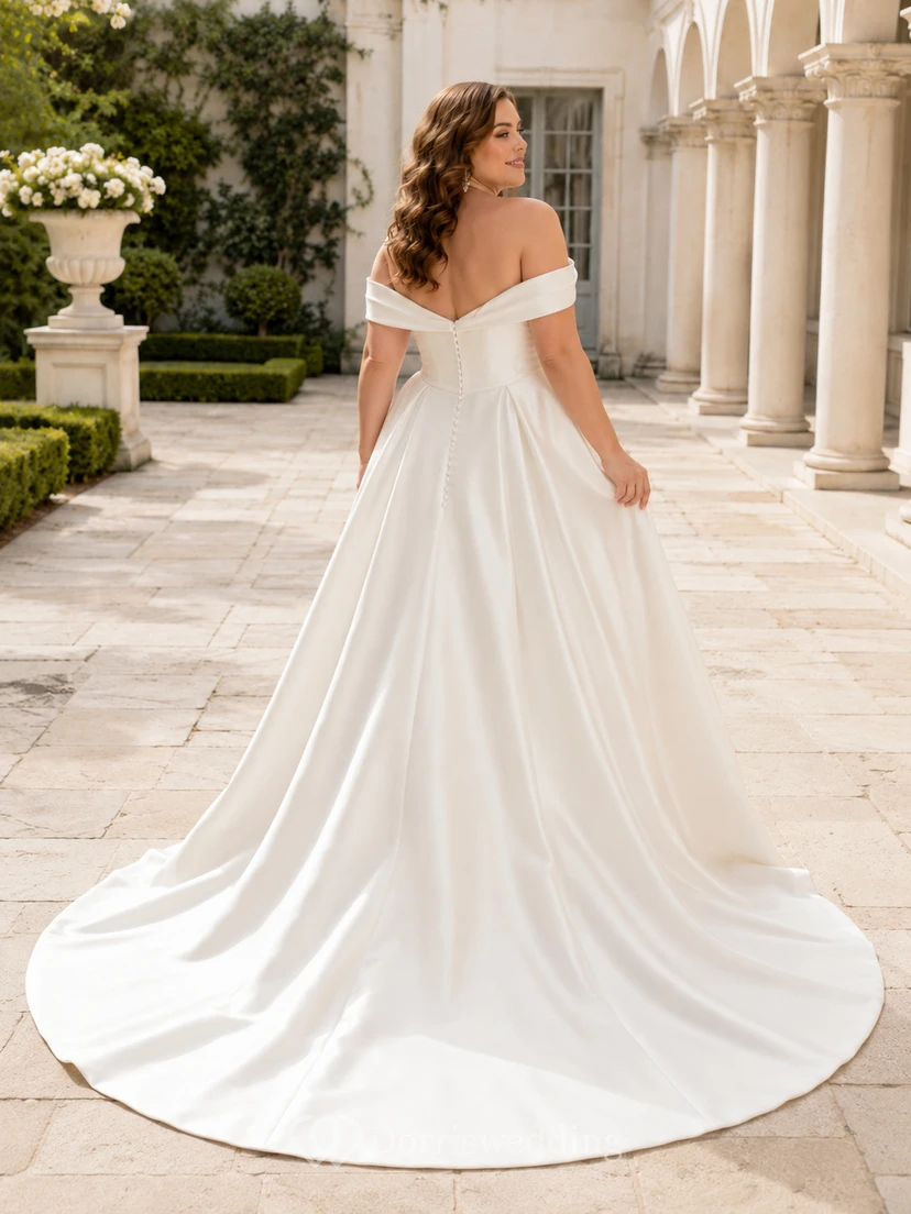Robe de mariée grande taille en satin à épaules dénudées, manches courtes et traîne chapelle view 2