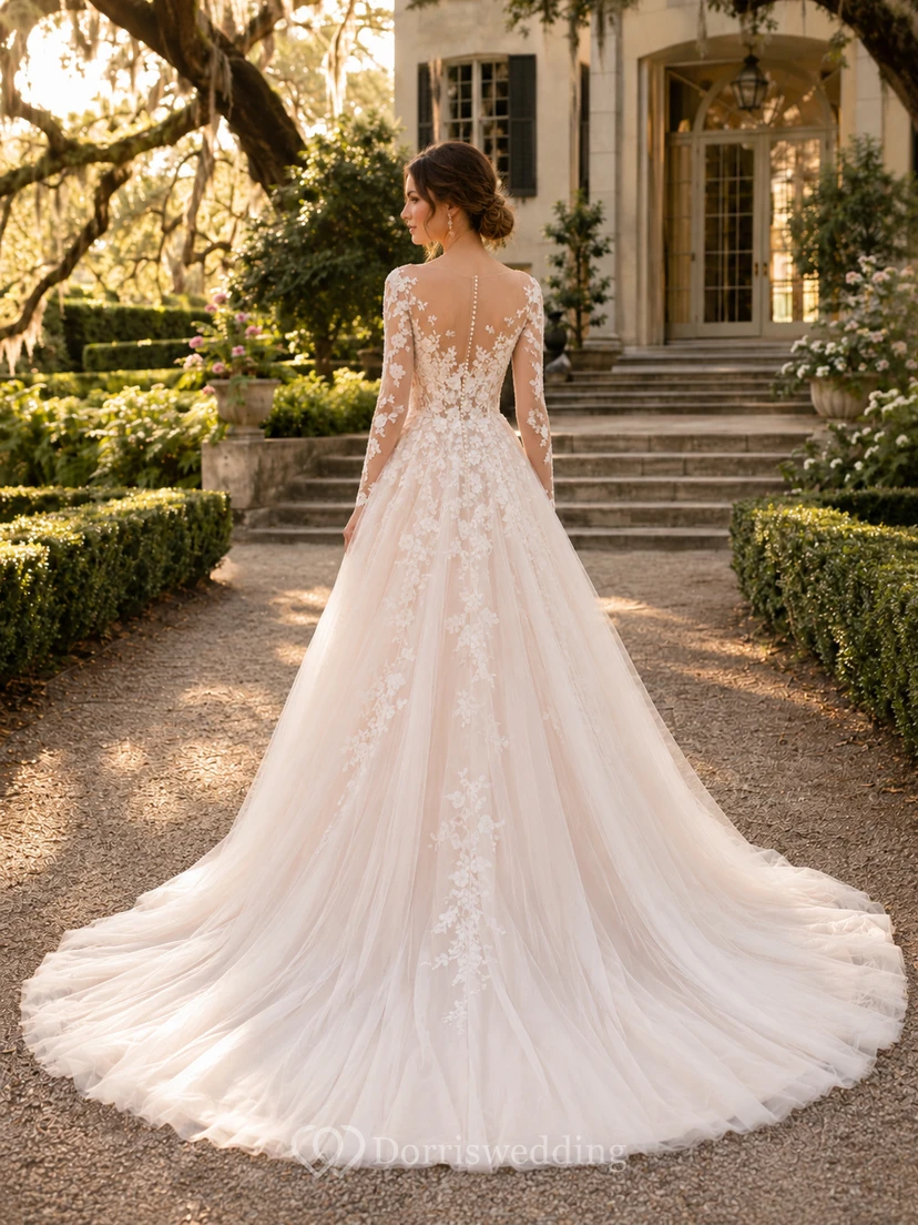 Robe de bal en dentelle illusion à manches longues pour un mariage champêtre dans un jardin view 2
