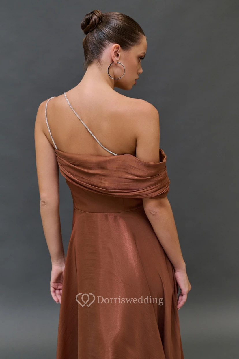 Schulterfreies, gerafftes, bodenlanges Kleid mit Trägern view 5