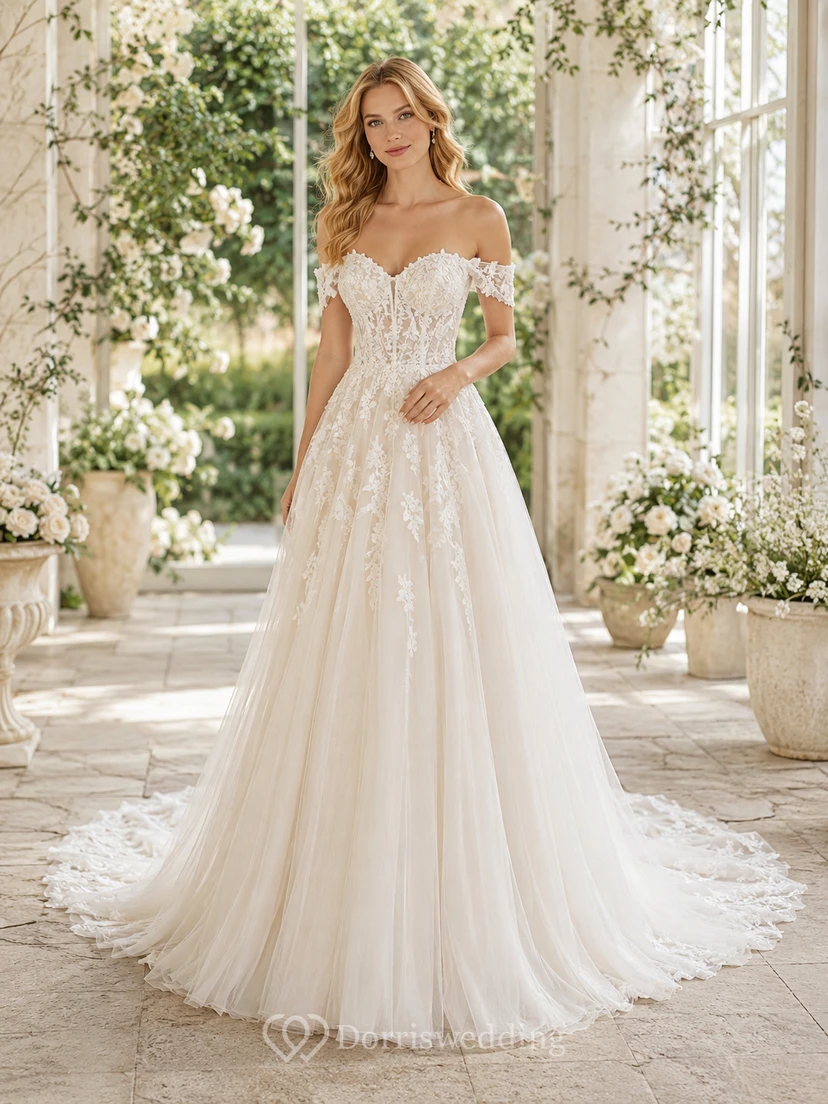 Vestido de novia de satén, estilo princesa, con escote cuadrado, sin mangas y cola.