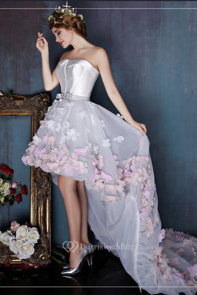 Ärmelloses, süßes Kleid mit asymmetrischem Saum, offenem Rücken, 3D-Blumenapplikationen und zarter Schleife. view 5