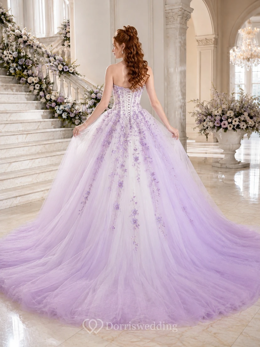 Lavendelfarbenes Ombré-Ballkleid aus Tüll, trägerlos, ärmellos, Kathedralenschleppe view 2