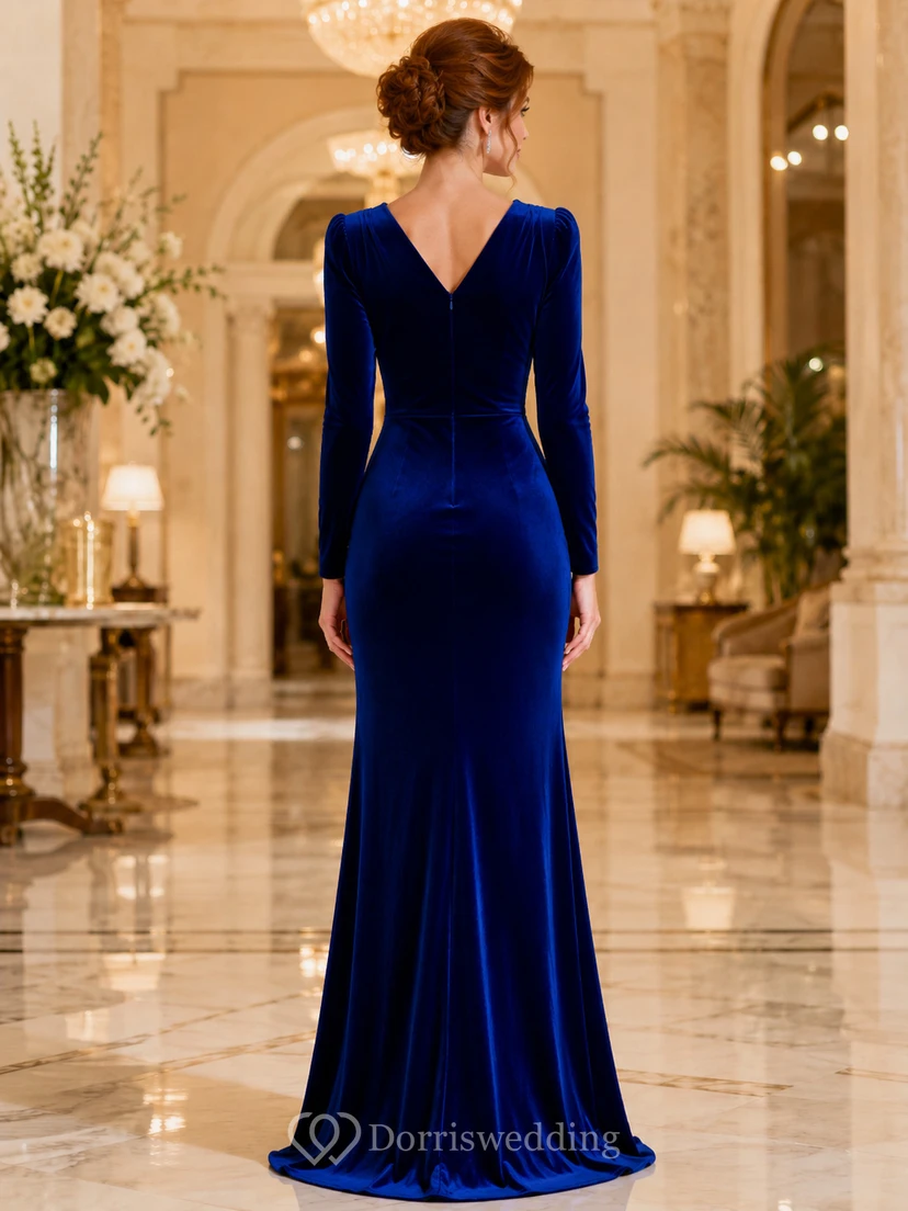 Robe de soirée sirène en velours bleu royal à manches longues et col en V view 2