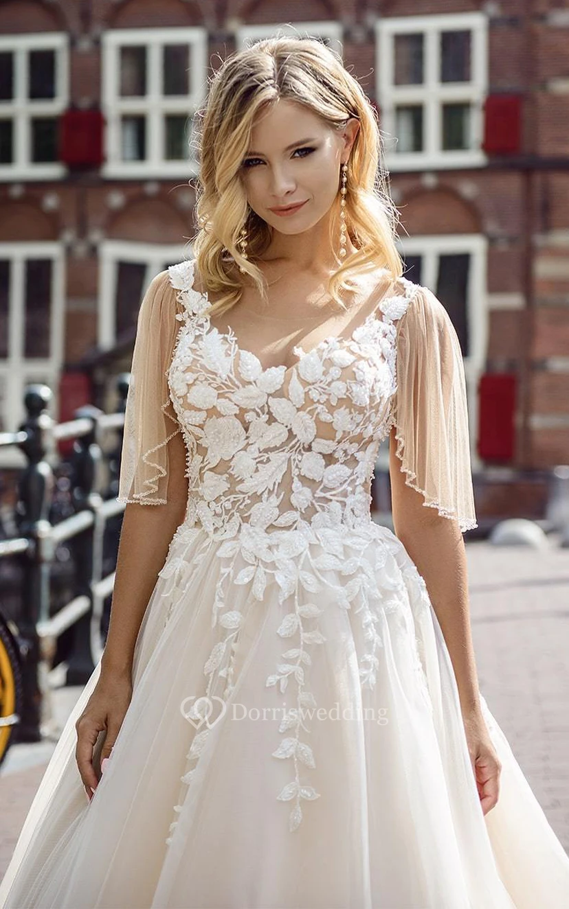 Robe de bal romantique en tulle et dentelle, col en V, traîne courte et fronces view 3