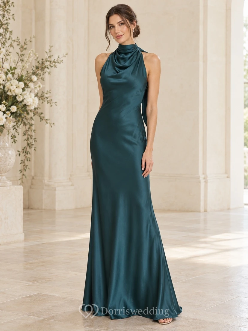 Vestido de dama de honor largo hasta el suelo con cuello halter y escote tipo bufanda, color verde azulado oscuro.