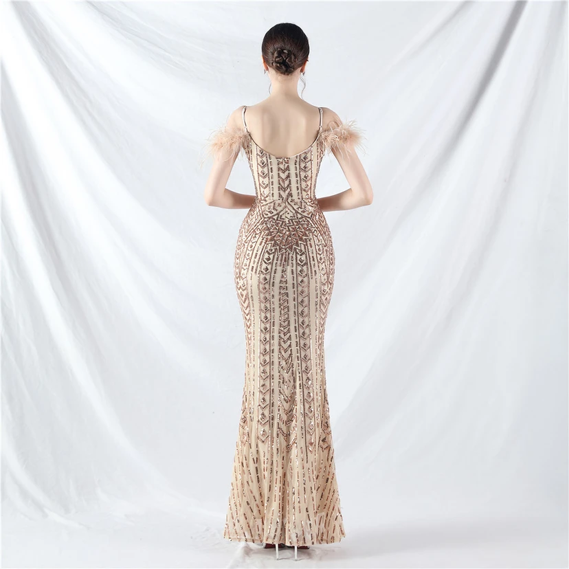 Robe de soirée haut de gamme ornée de perles florales et de plumes d'autruche. view 55