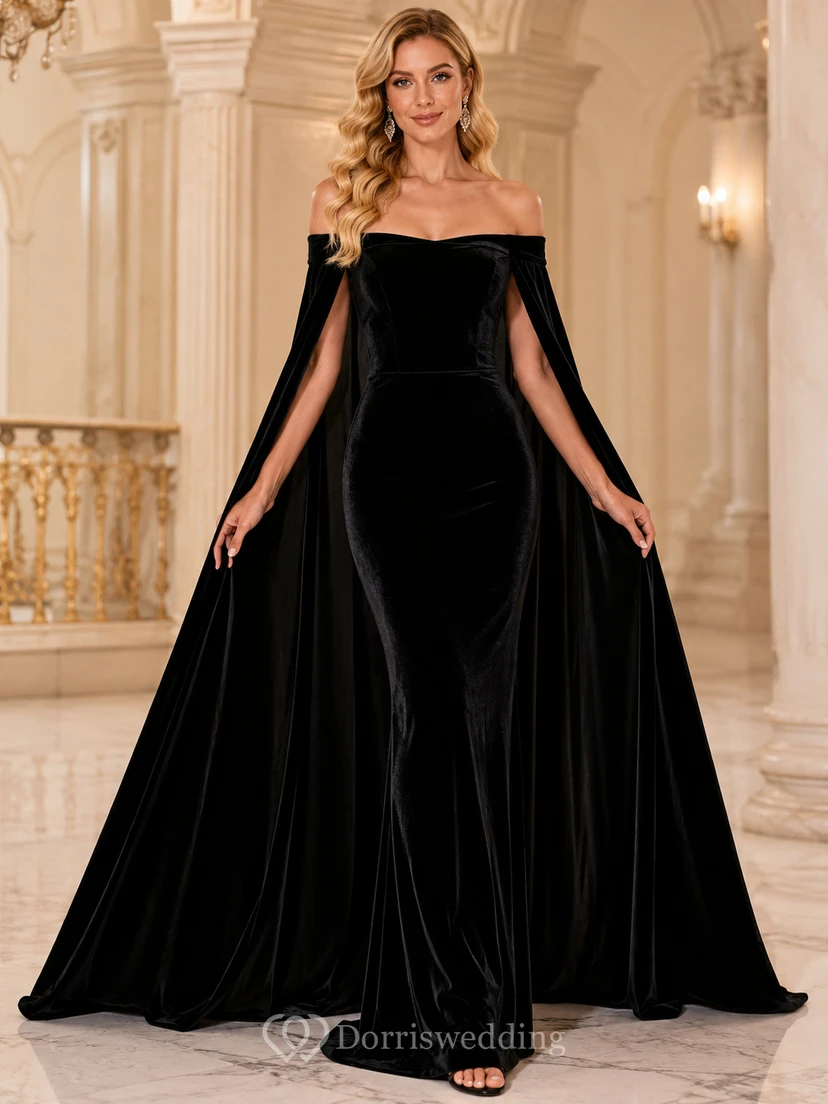 Vestido de fiesta formal de terciopelo negro con capa y hombros descubiertos.