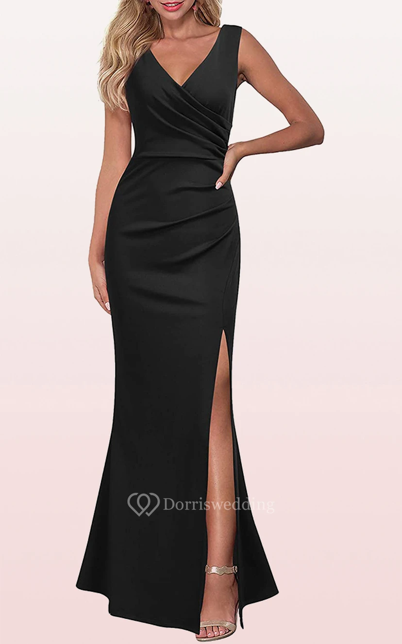 Robe de bal fourreau sans manches en satin, col en V, fente sur le devant et fronces view 3