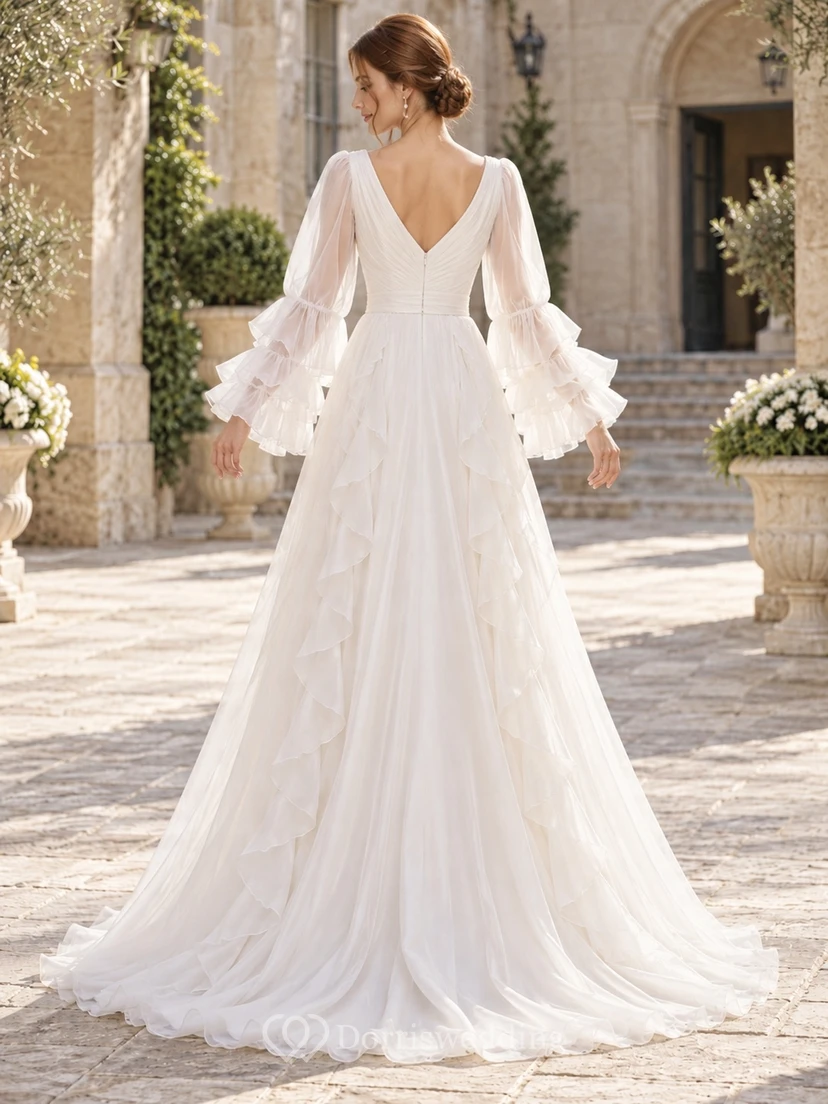 Robe de mariée trapèze en mousseline à manches longues, col en V et volants cascade, col en V et manches bouffantes view 2