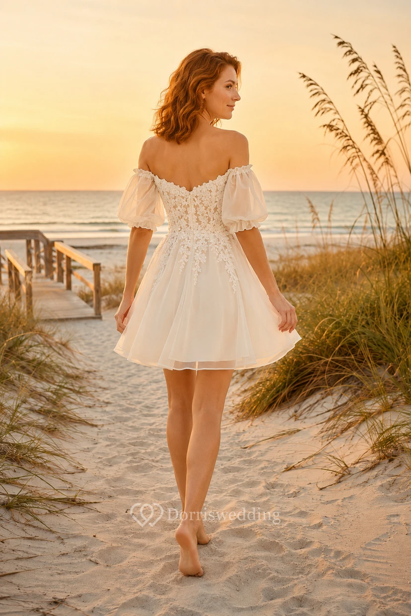 Robe de mariée de plage courte en dentelle à épaules dénudées et manches bouffantes view 2