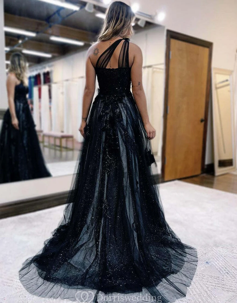 Espectacular vestido negro de tul brillante con escote corazón y abertura. view 3