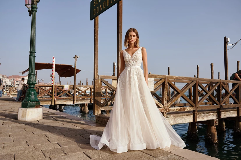 V-neck Sleeveless Lace Applique Empire A-line Tulle Wedding Dress view 6