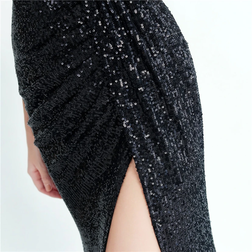 Robe de soirée longue à sequins haute densité, plissée, fendue sur le côté et à bretelles view 27