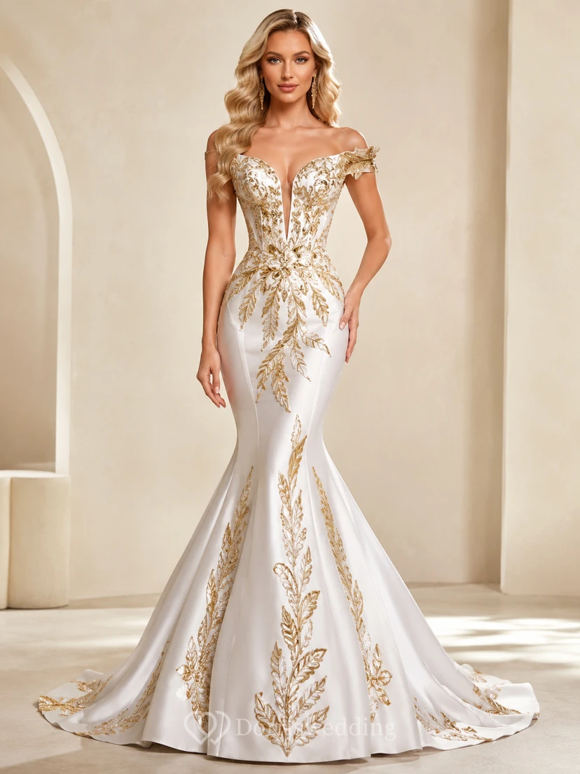 Robe de mariée sirène longue en satin à manches courtes et col en V, ornée de motifs de vigne dorée. Un modèle luxueux.