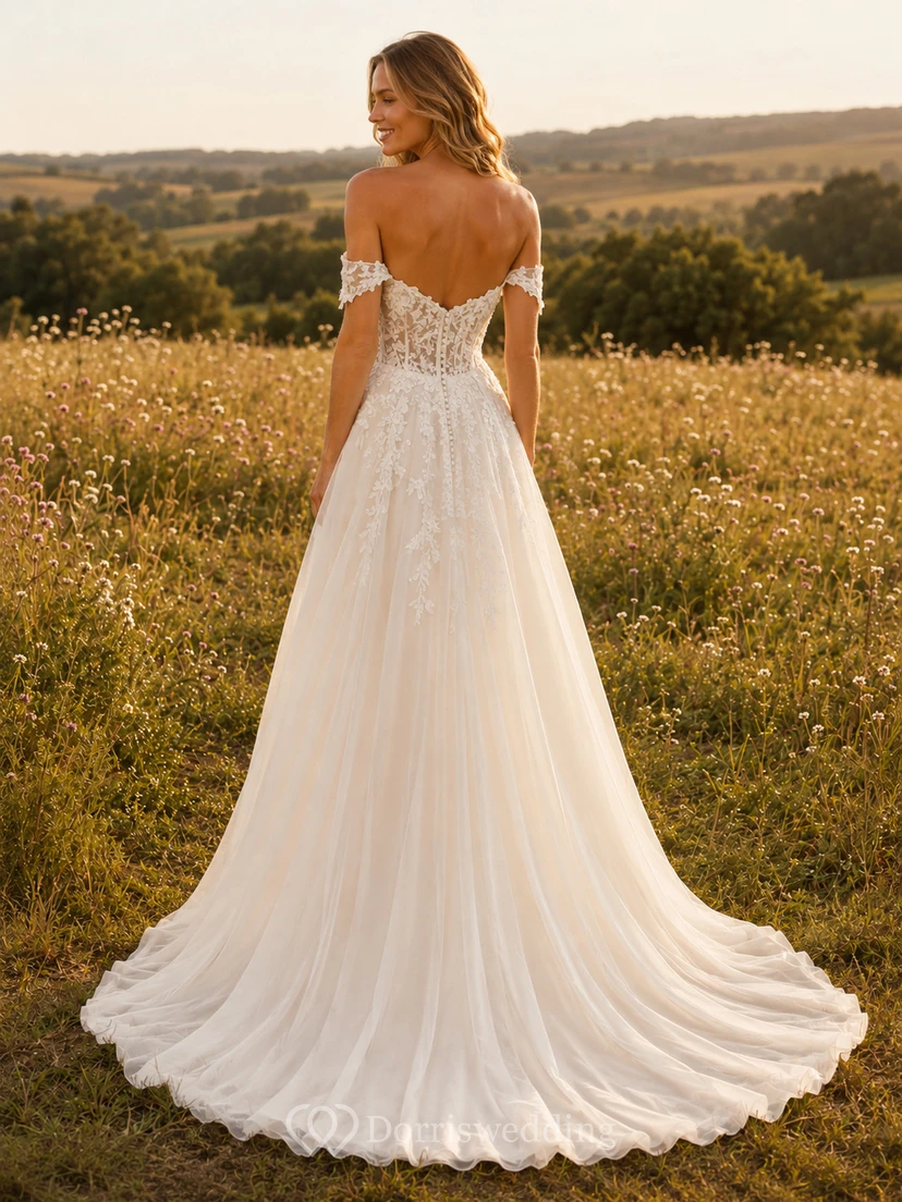 Robe de mariée champêtre romantique à épaules dénudées, manches courtes, ornée d'appliqués floraux, en tulle, coupe trapèze et traîne. view 2