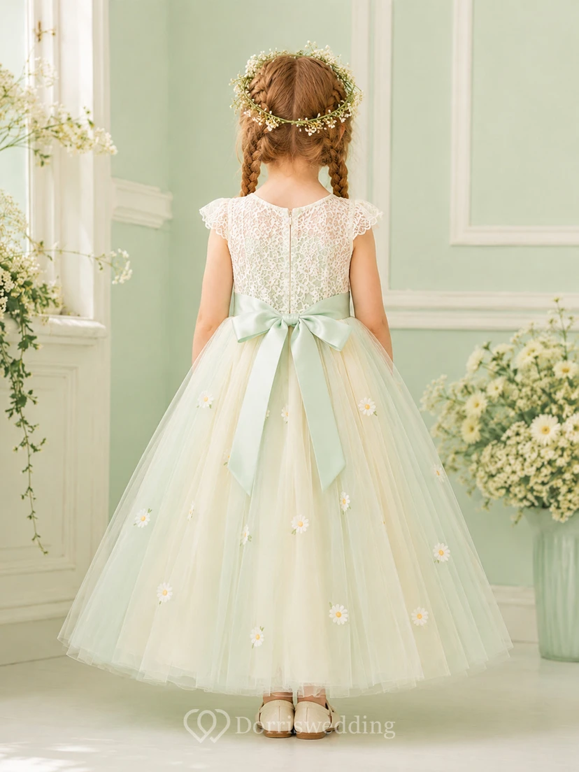 Vestido de niña de las flores, color verde salvia, encaje, tul, corte en A, cuello joya, largo hasta la rodilla. view 2