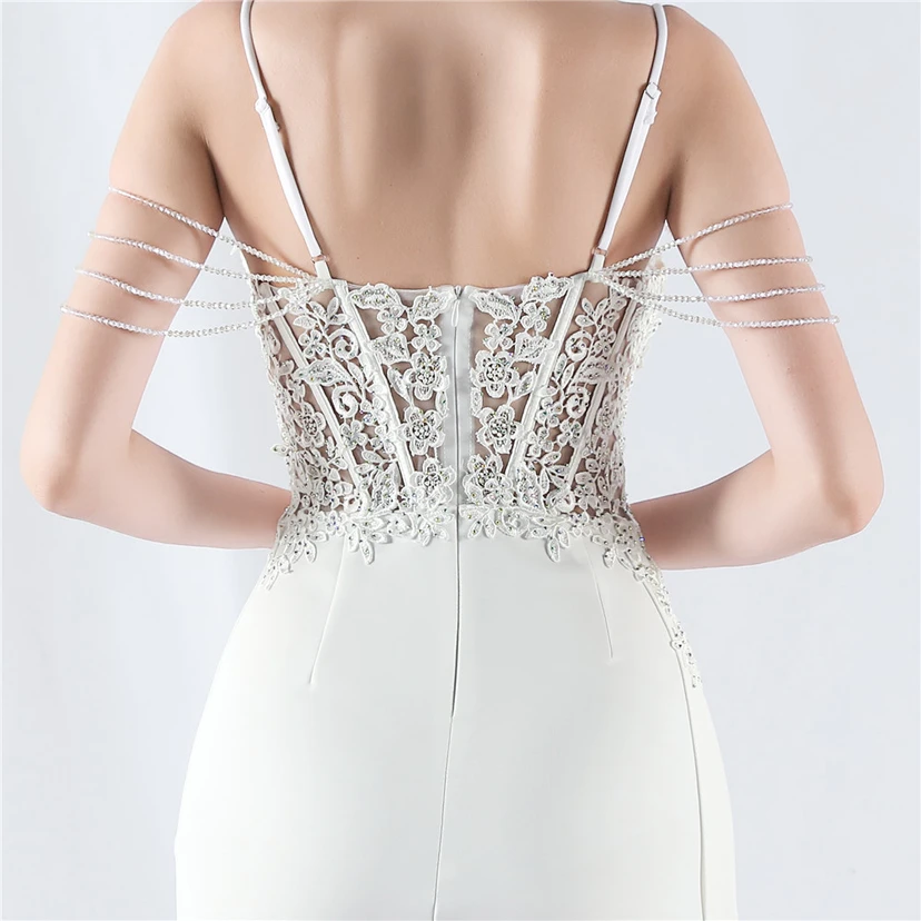 Schweres, mit Diamanten und Blumen besetztes, tailliertes Abendkleid aus Satin mit Fischgrätmuster und Perlenbesatz für Jahrestreffen und Hochzeiten view 17