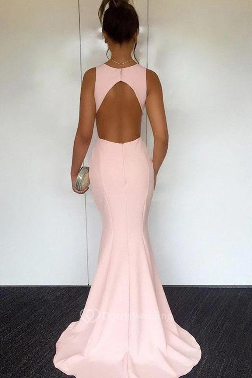 Vestido de sirena de satén con escote en forma de trompeta, sin mangas, con cremallera y abertura en forma de ojo de cerradura. view 2
