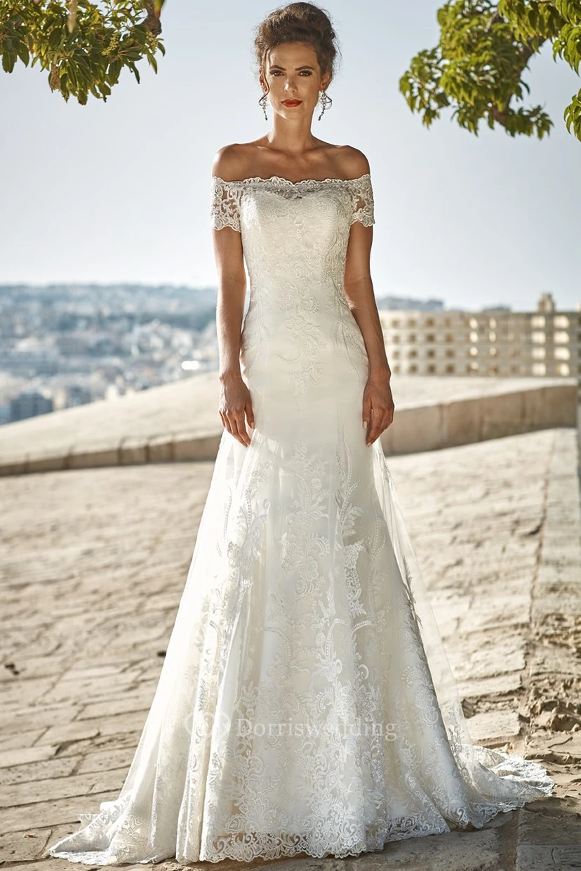 Vestidos de novia de encaje con apliques y escote Bardot, largos hasta el suelo.