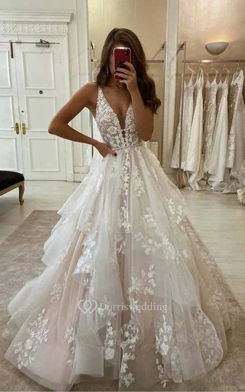 Sexy, tief ausgeschnittenes A-Linien-Ballkleid aus Tüll mit mehrlagigen Spitzenapplikationen – Strandhochzeitskleid view 2