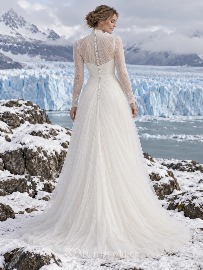 Langärmeliges, hochgeschlossenes Tüll-Brautkleid mit herzförmigem Oberteil und seitlichen Raffungen view 2