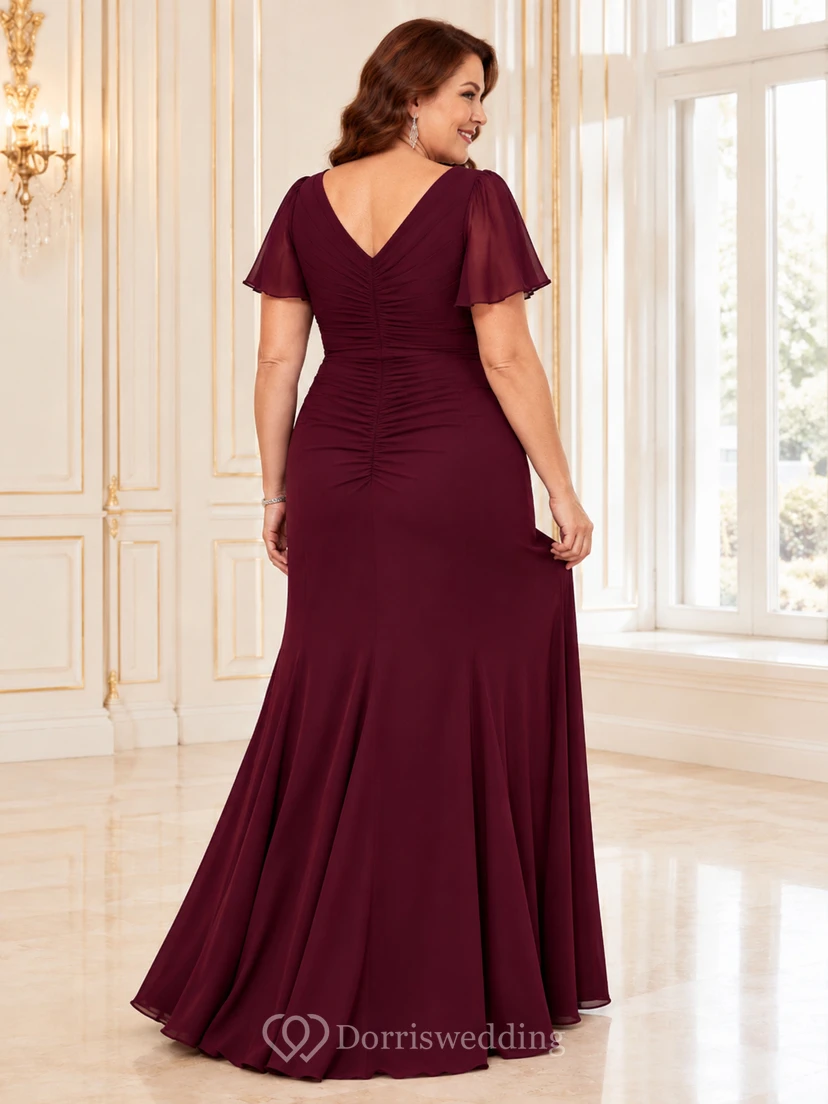 Romantisches Brautkleid in Übergröße, burgunderrot, V-Ausschnitt, flatternde Ärmel, asymmetrisch gerafft, Meerjungfrauen-Stil, bodenlang view 2