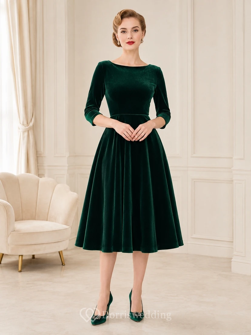 Vestido vintage de terciopelo verde oscuro con escote barco, manga tres cuartos, corte en A y largo hasta la rodilla.