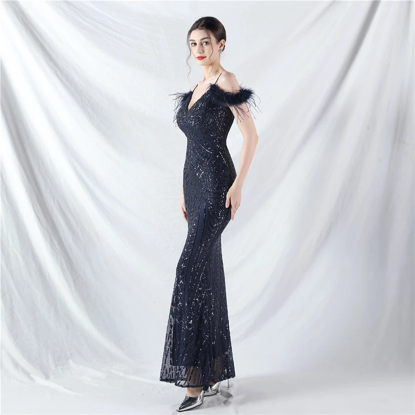 Robe de soirée haut de gamme ornée de perles florales et de plumes d'autruche. view 82