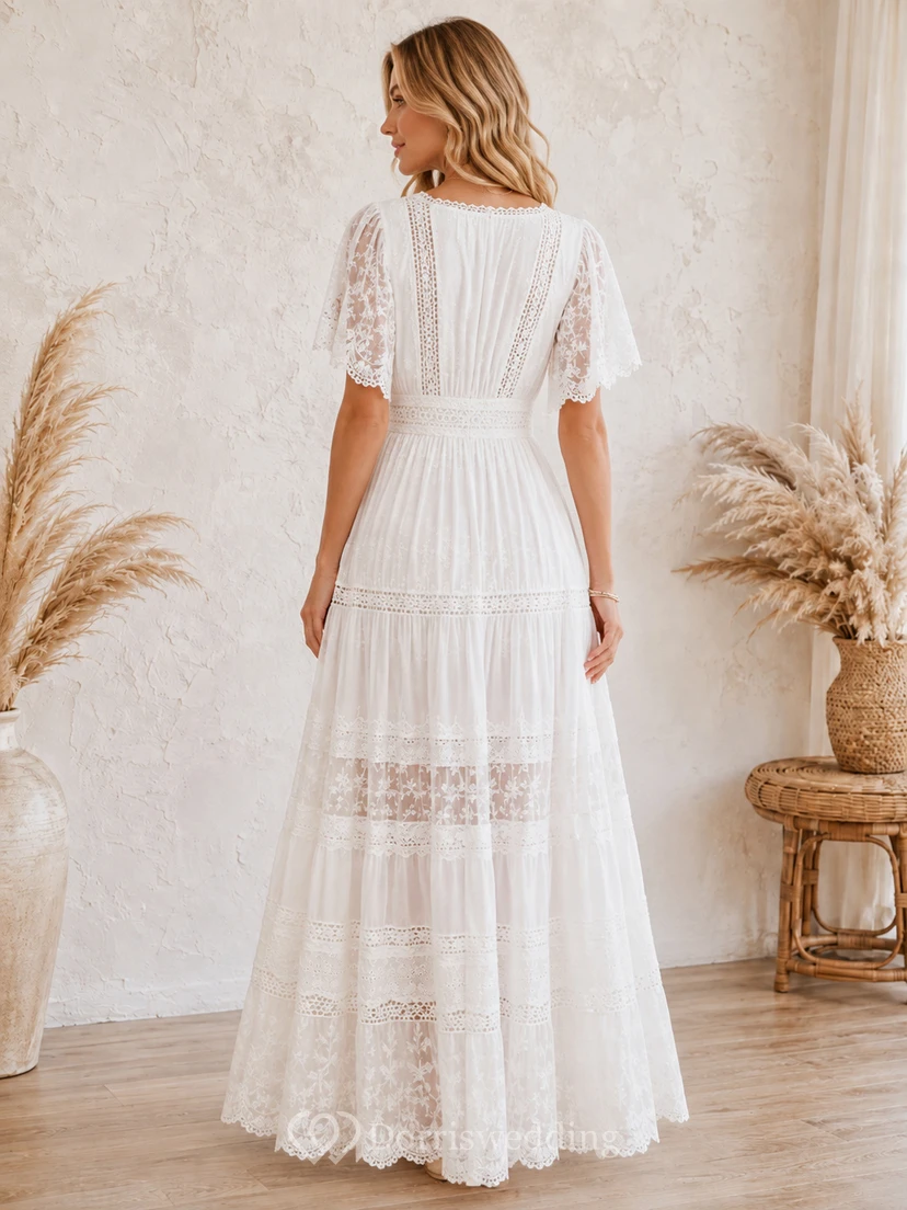 Robe de mariée bohème à col en V, manches courtes et dentelle à volants, pour la plage view 2