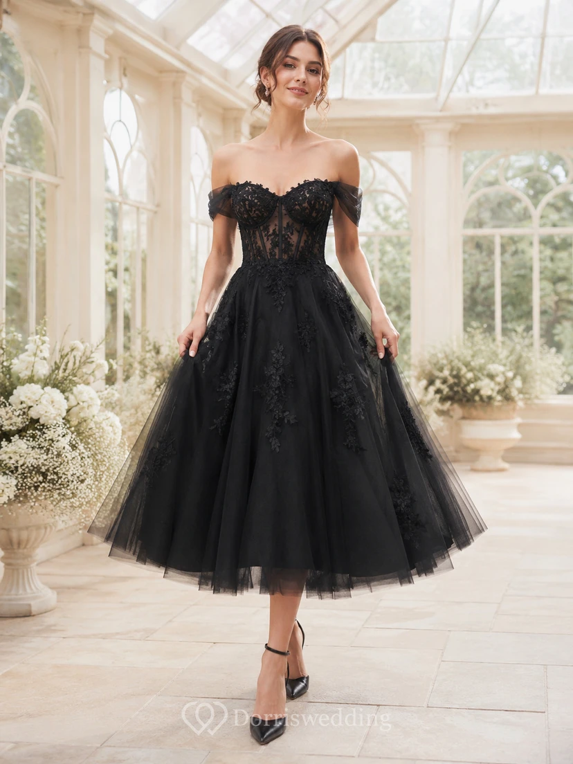 Robe de mariée romantique noire en tulle et dentelle, épaules dénudées, coupe trapèze, longueur thé