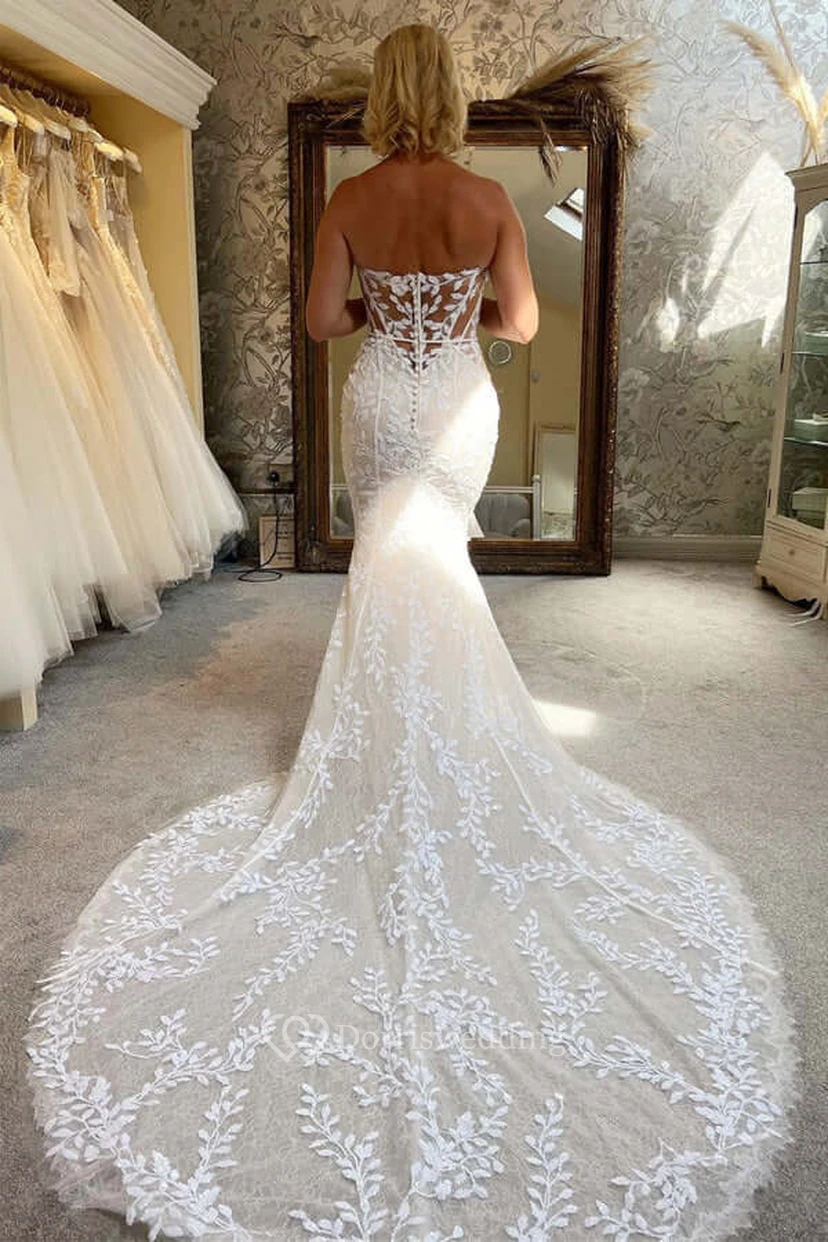 Vestido de novia elegante y sexy estilo sirena con encaje y escote corazón, cola de corte. view 2