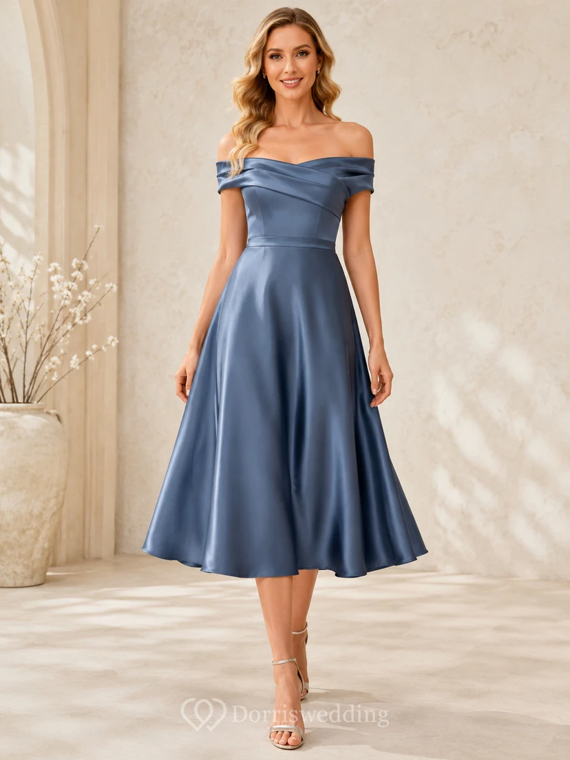 Schieferblaues, schulterfreies, herzförmiges, plissiertes Vintage-Teekleid aus Satin