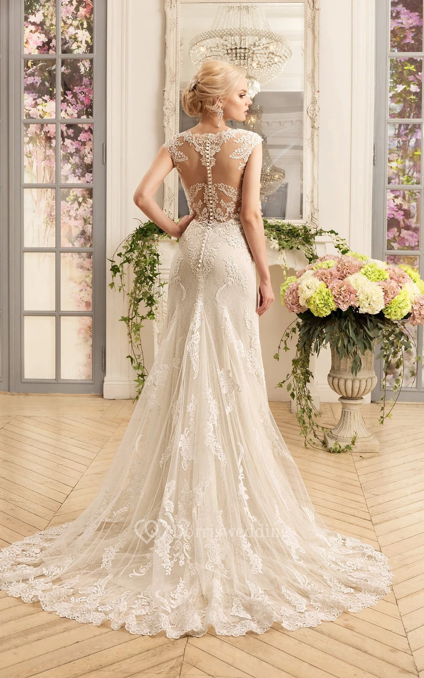 Vestido de novia de encaje transparente hasta el suelo con escote redondo, mangas cortas y apliques, ideal para la renovación de votos. view 2