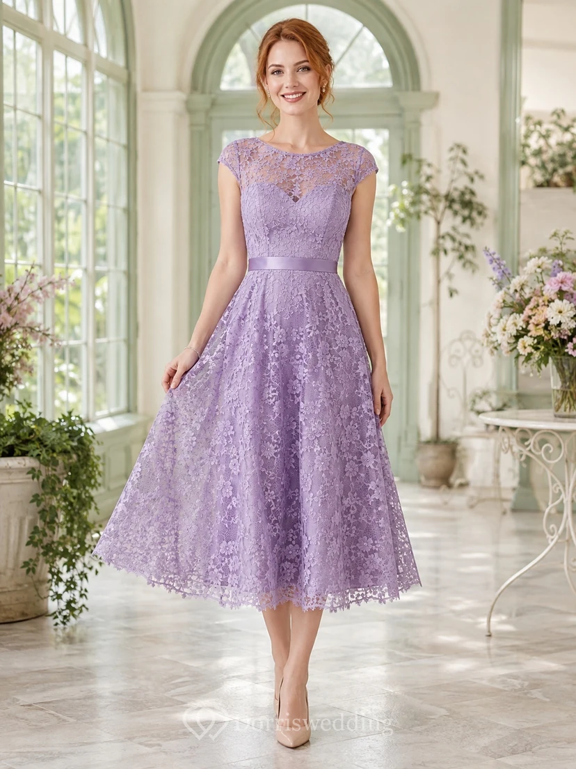 Lavendelfarbenes Vintage-Cocktailkleid mit kurzen Ärmeln, Muschelsaum und Spitze in A-Linie und Teelänge