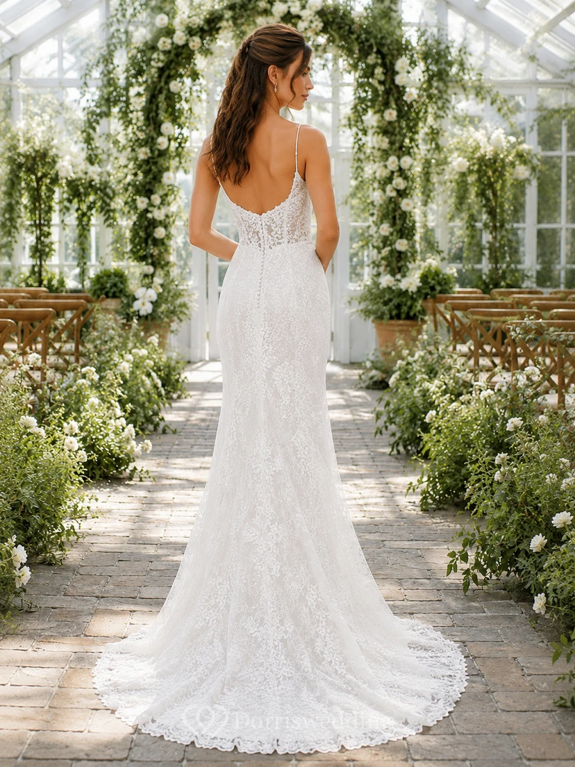 Vestido de novia de corte sirena con escote corazón y tirantes finos de encaje estilo jardín. view 2