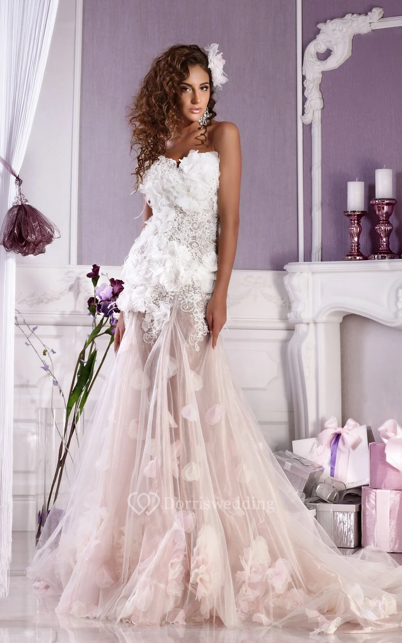 Vestido de tul sin mangas con escote corazón y cola de corte A con cordones