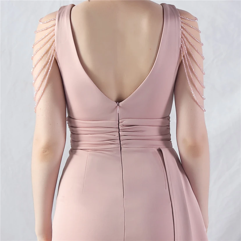 Ein Abendkleid aus insgesamt 8 Farben, gefertigt mit aufwendiger Satinfalttechnik und Perlenstickerei. view 16
