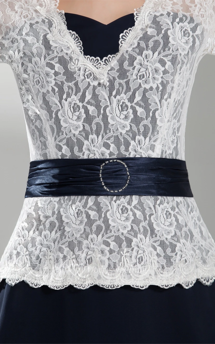 Robe longue bicolore à col en V et haut en dentelle view 2