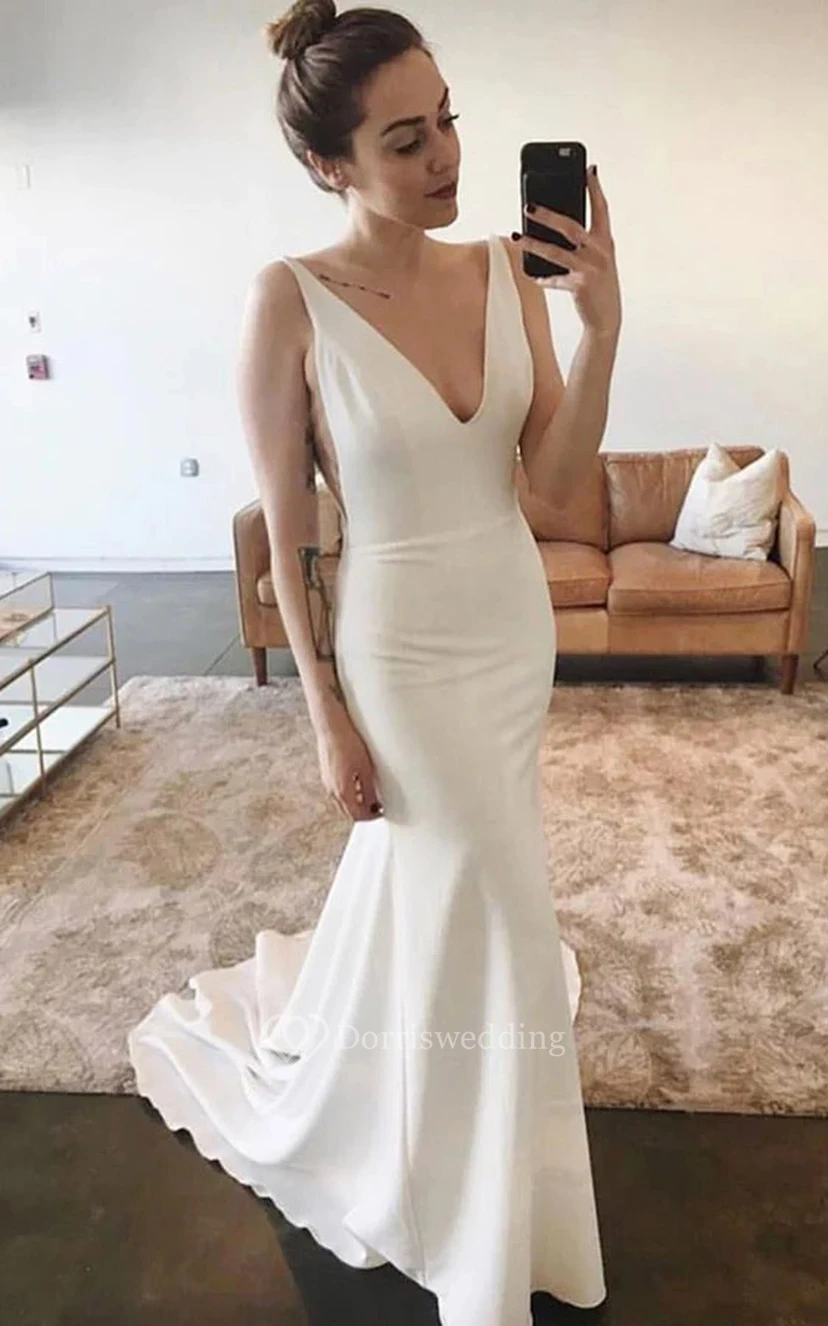 Schlichtes, ärmelloses, einfarbiges Chiffon-Hochzeitskleid mit V-Ausschnitt