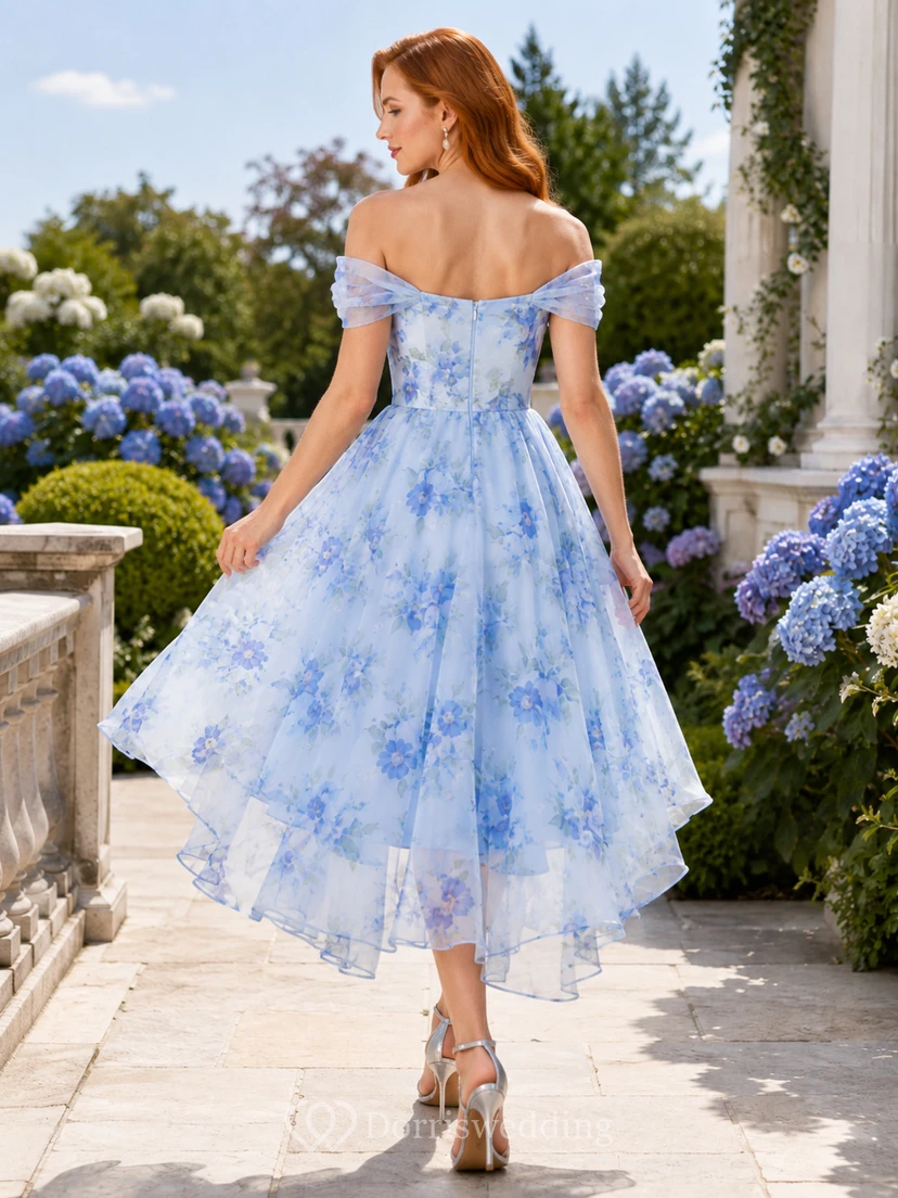 Robe de jardin en organza bleu à fleurs, épaules dénudées et coupe asymétrique, style garden-party view 2