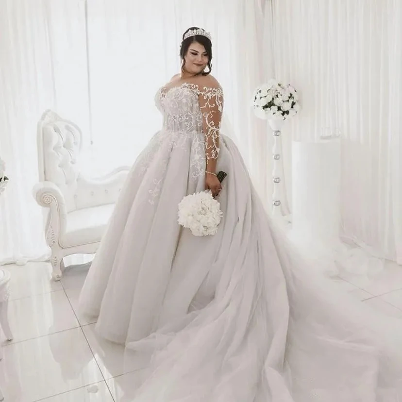 Robe de mariée de bal en dentelle à décolleté illusion grande taille