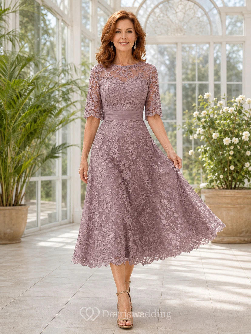 Elegantes, lilafarbenes Vintage-Spitzenkleid in Teelänge mit A-Linien-Schnitt, Rundhalsausschnitt und Dreiviertelärmeln für die Mutter der Braut