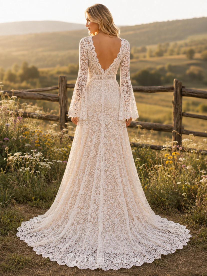 Robe de mariée champêtre en dentelle, coupe trapèze, col en V, manches longues, traîne chapelle view 2