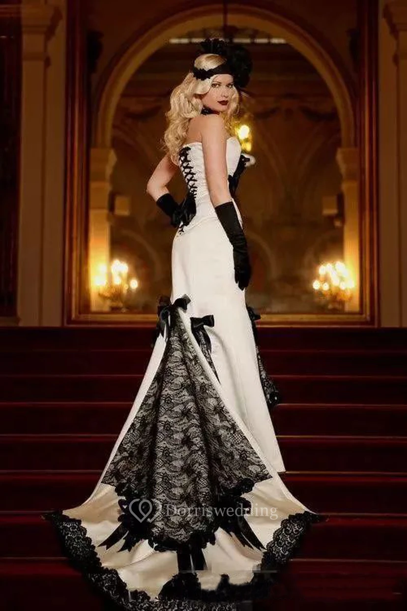 Robe de mariée sirène en satin et dentelle, décolleté cœur sans manches, traîne courte et nœud. view 2