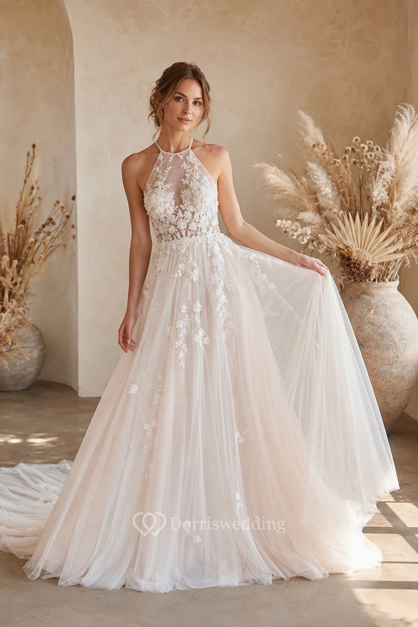 Robe de mariée trapèze en tulle avec corsage dos nu en dentelle et traîne chapelle