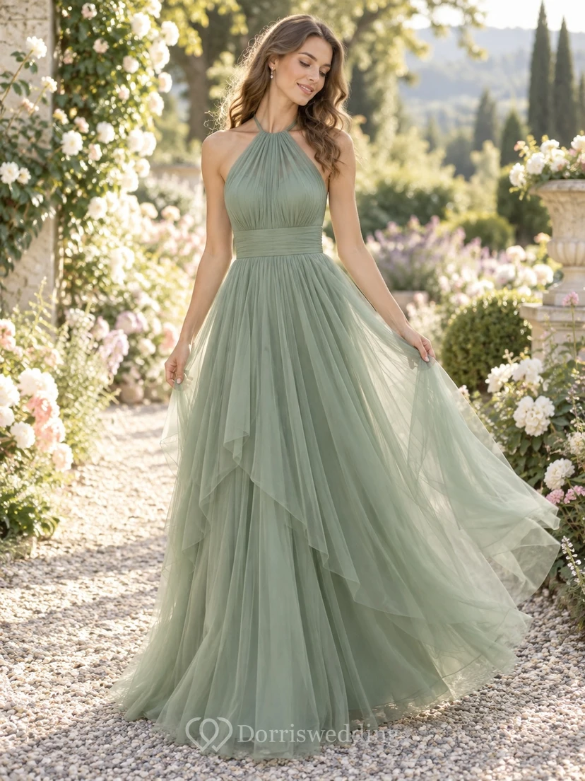 Vestido de dama de honor largo hasta el suelo, de corte A, con tul fruncido en capas y escote halter, color verde salvia.